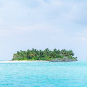 Camping pe o insulă pustie din Vaavu, Maldive