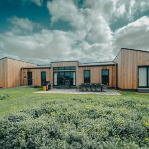 4 nopți în timpul săptămânii la cea de-a 152-a ediție a Campionatului de Golf ”The Open” în perioada 15-19 iulie 2024