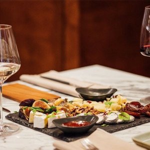 10% cashback din nota de plată în restaurantul Champagne and More Radisson Blu