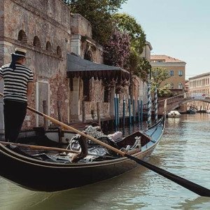 Venezia gondola canali 2024